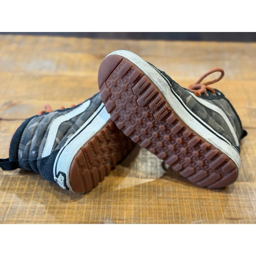Boys‎ Girls VANS Insulated High Top Skate Shoes Camo Black  Orange Size 3 Kids